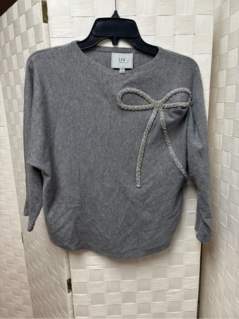 Liv MILANO Gray Sweater with Rhinestone Bow Accent XS